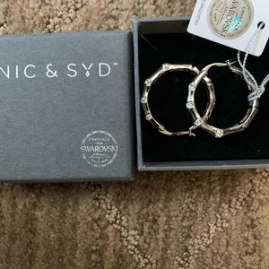 Beautiful earrings v comfortable to wear